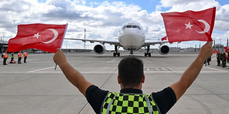THY pilotundan A Millilere anons sürprizi