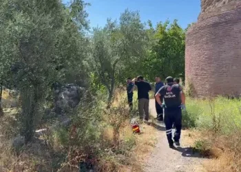 Bursa’da tarihi surların dibinde erkek cesedi bulundu