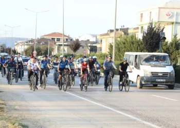 İnegöl’de ‘Zaferden kurtuluşa’ sloganıyla bisiklet turu düzenlendi