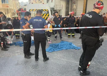 İstanbul’da servis minibüsü anne oğlu ezdi