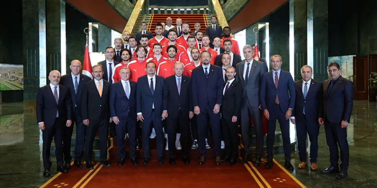 Erdoğan, Türkiye A Milli Erkek Basketbol Takımını kabul etti