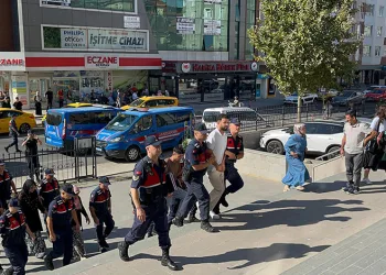 Evlat dehşeti: Babasını silahla vurarak öldürdü
