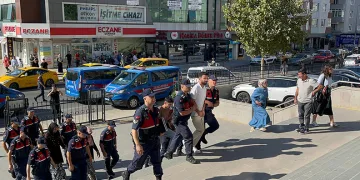 Evlat dehşeti: Babasını silahla vurarak öldürdü