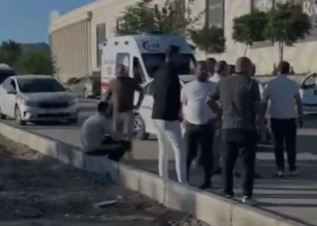Bursa’da 2 otomobil kafa kafaya çarpıştı: 4 yaralı