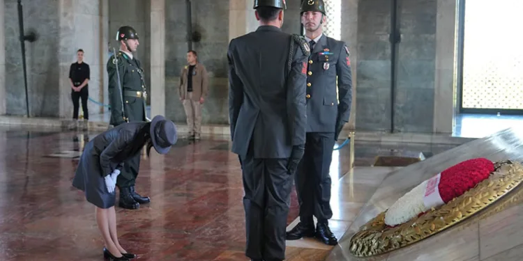 Japonya Prensesi Anıtkabir’i ziyaret etti