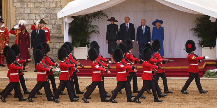 Trump, İngiltere Kralı 3. Charles tarafından resmi törenle karşılandı