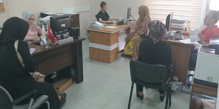 Karacabey Belediyesi’nden öğrencilere kırtasiye çeki desteği