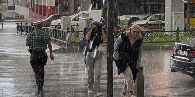 Bursalılar yağmura hazırlıksız yakalandı