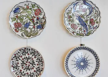 Osmangazi’de “Emeklilikten Bugüne Çini Sergisi” açıldı