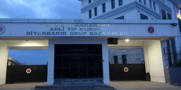 6 yaşındaki çocuk römorkun altında kalarak can verdi