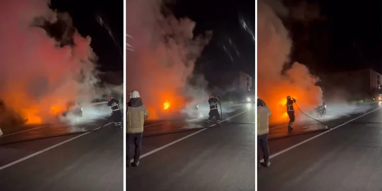 Bursa’da seyir halindeki otomobil küle döndü
