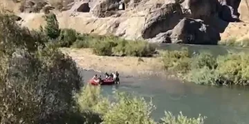 Beyhan Barajı’nda kapaklar açıldı: 4 kişi mahsur kaldı