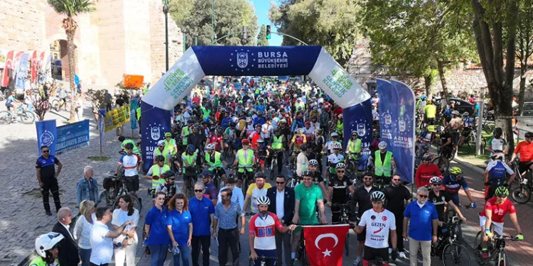 Bursa’da pedallar “iyilik” için döndü