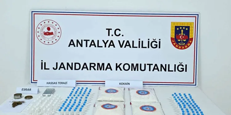 Antalya’da 5 kiloya yakın kokain ele geçirildi