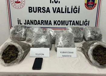Bursa’da eve yapılan baskında 8 kilo uyuşturucu ele geçirildi