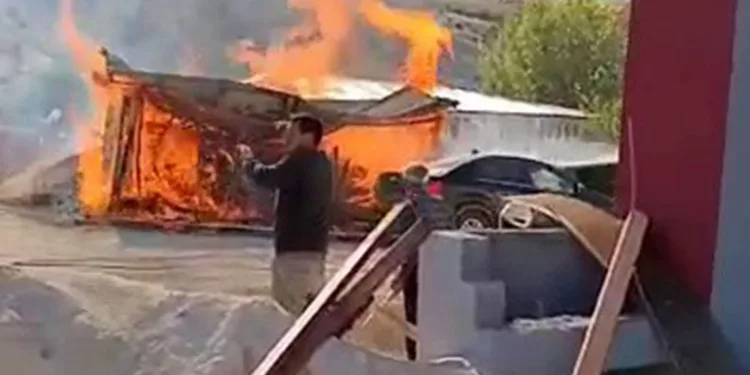 Malatya’da kereste deposunda korkutan yangın