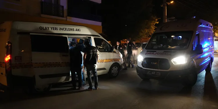 Cadde ortasında silahlı kavga: 19 yaşındaki genç vuruldu