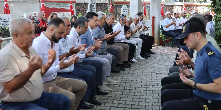 Şehit Ziya Özkozanoğlu kabri başında anıldı
