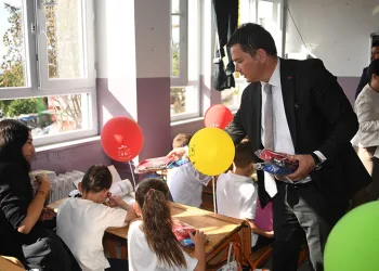 Erkan Aydın’dan öğrencilere ilk ders sürprizi