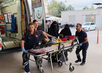 Bursa’da 3. kattan düşen çocuk ağır yaralandı