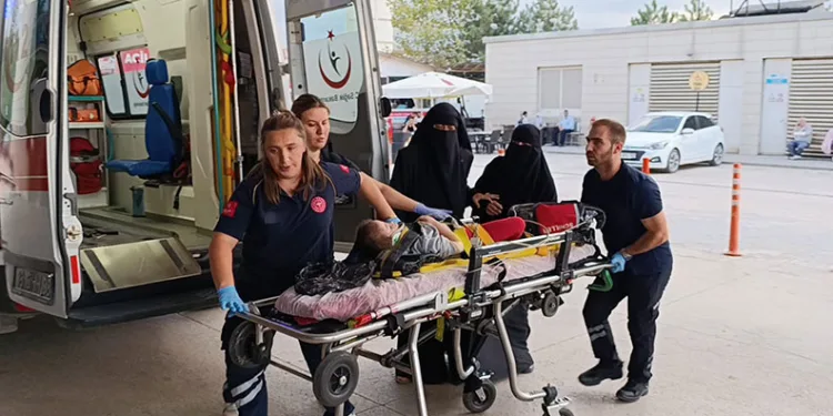 Bursa’da 3. kattan düşen çocuk ağır yaralandı