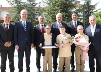 İnegöl’de hem yeni eğitim öğretim yılı hem yeni okul birlikte açıldı