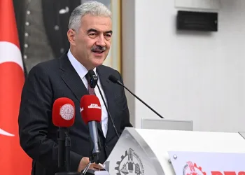 Bursa’da 3 aracın karıştığı zincirleme kaza kamerada