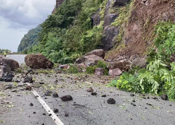 Karadeniz Sahil Yolu ulaşıma kapandı