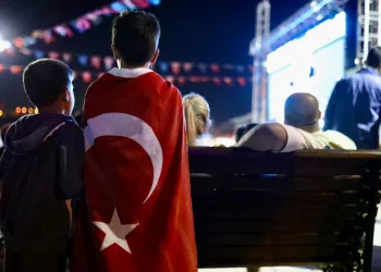 Gemlik, 12 Dev Adam’ın Final Heyecanını Meydanda Yaşadı
