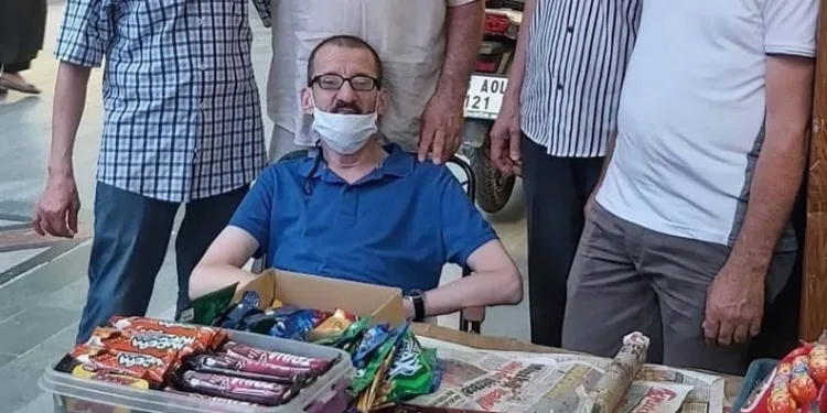 Engelli satıcının zararını, Başkan Taban karşıladı