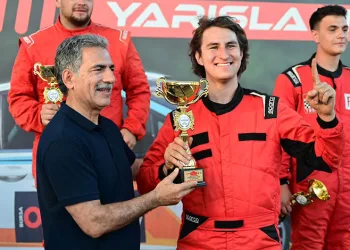 Gemlik’te Zafer Bayramı Su Sporları ve Otokros Heyecanıyla Kutlandı