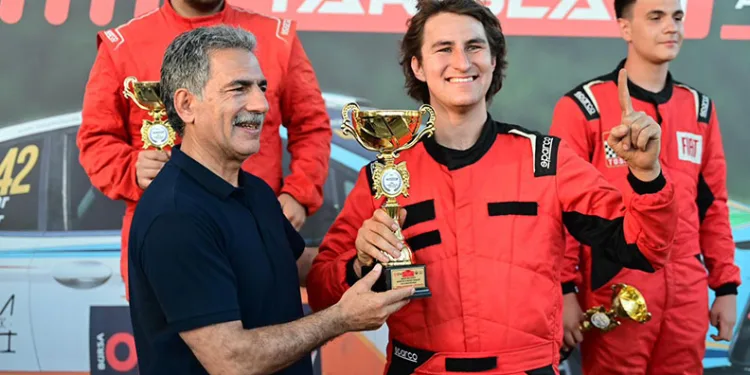 Gemlik’te Zafer Bayramı Su Sporları ve Otokros Heyecanıyla Kutlandı