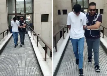 “Sadece ölüler görür” mesajına “Polis de görür” deyip gözaltına aldılar