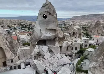 Kapadokya’daki milyonlarca yıllık peribacası yıkıldı