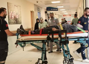 Bursa’da üzerine sunta devrilen işçi yaralandı