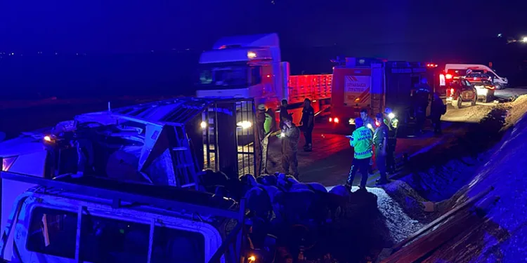 Diyarbakır’da iki kamyonet çarpıştı: 2 ölü, 1 yaralı