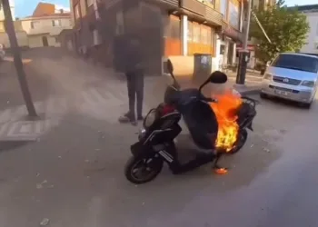 Bursa’da motosiklet alev topuna döndü