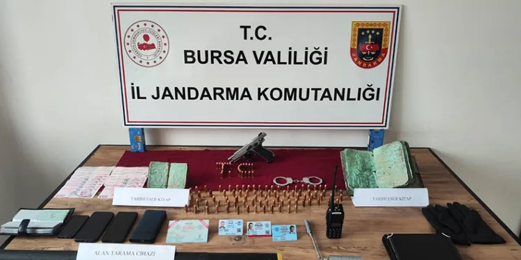 Bursa’da tarihi incil ve tevratı 5 milyon dolara satmak istedi