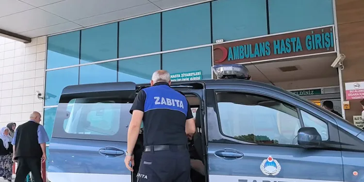 Direksiyon başında kalp krizi geçiren sürücüyü zabıtalar kurtardı