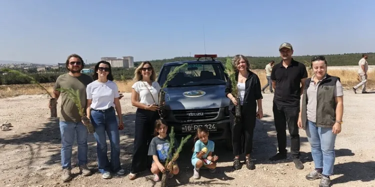 Sigarayı bırakan vatandaşlar fidan dikti