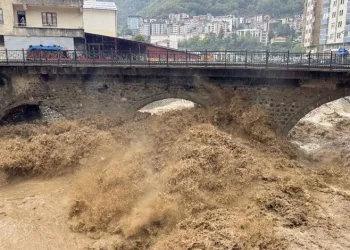 Karadeniz’i sel vurdu