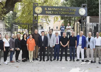 “Sadece ölüler görür” mesajına “Polis de görür” deyip gözaltına aldılar