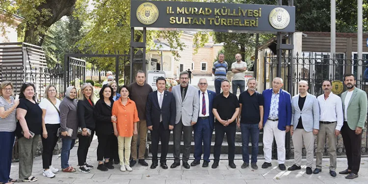 “Sadece ölüler görür” mesajına “Polis de görür” deyip gözaltına aldılar