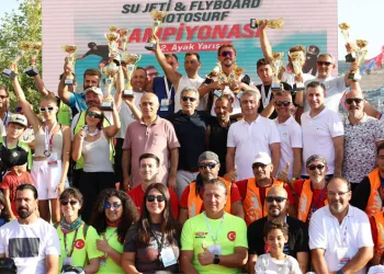 Gemlik’te Deniz Yarışları Nefes Kesti