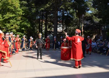 Bursa’da hastalar mehter takımı ile moral buldu