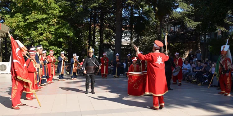 Bursa’da hastalar mehter takımı ile moral buldu