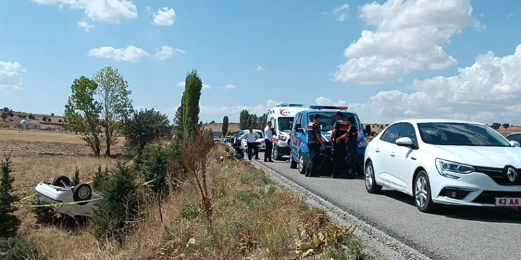 Jandarma, takla atan otomobilin altında kaldı: 1 şehit