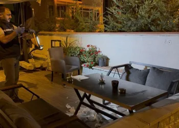 Bursa’da kafeye silahlı saldırı kamerada