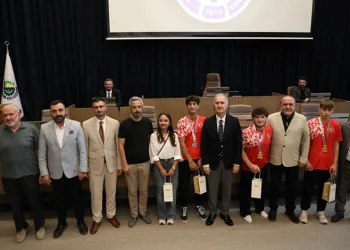 İnegöl’ün başarılı gençleri, mecliste onure edildi