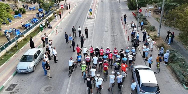 Bursa’da yol verme tartışması kavgaya dönüştü: O anlar kamerada